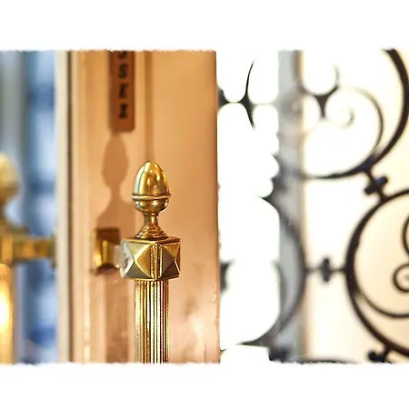 Saint-louis - Jardin Du Luxembourg Hotel 3*