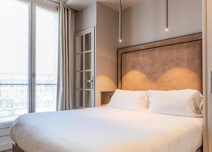 Saint-louis - Jardin Du Luxembourg Hotel 3*